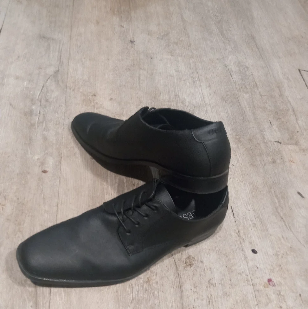 Guess Dress Shoes - Picture 2 of 4